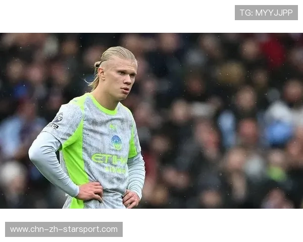 哈兰德禁区内凌空抽射打入横梁下沿